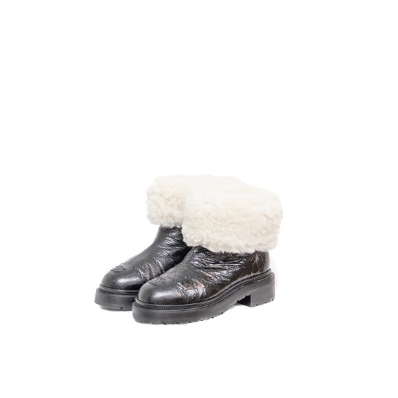 Chanel Black Crackled Patent Leather Shearling-Lined Winter Boots – Size 36.5 C - Picture 2 of 11
